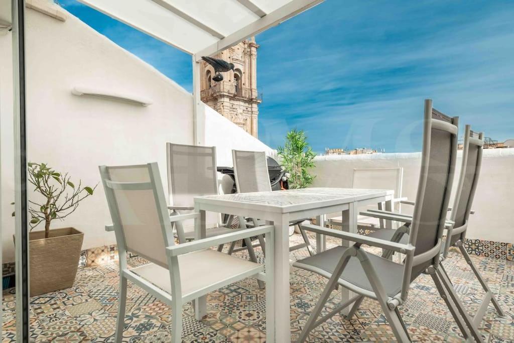 Private Terrace, Barbecue & Cathedral View By Rems Appartement Málaga Buitenkant foto